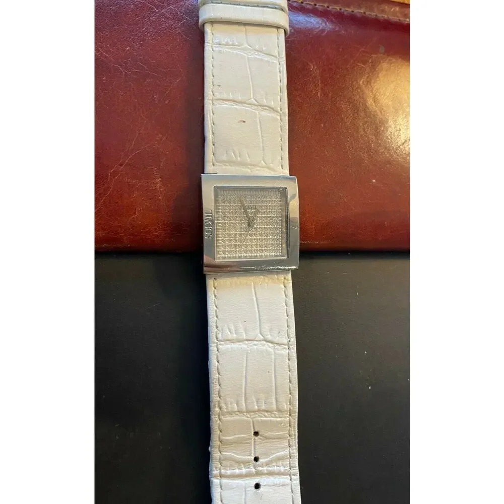 Women's 27mm Silver Tone Solvil Watch, 48-0060-005